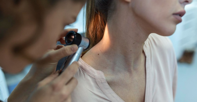 8 semne că ai nevoie de o programare la medicul dermatolog