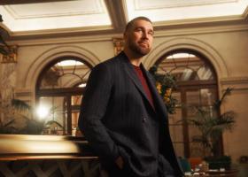 TOMMY HILFIGER ÎI INVITĂ PE TRAVIS KELCE ȘI PRIETENII SĂI LA THE PLAZA, ÎN UNIVERSUL SĂU NEW YORKEZ, PENTRU TOAMNA 2026