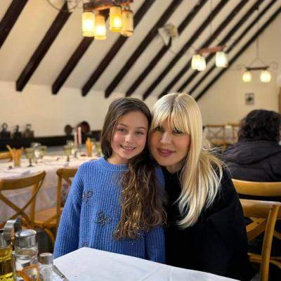 Elena Udrea, fericită departe de agitația orașului. Cum își petrece timpul alături de fiica sa, Eva: Încă un motiv pentru care..