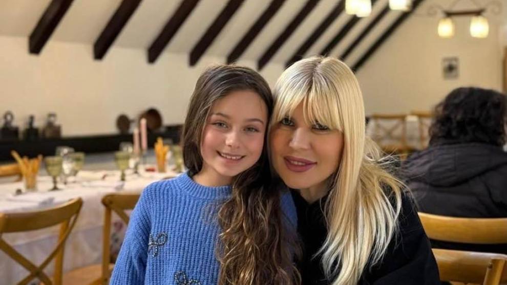 Elena Udrea, fericită departe de agitația orașului. Cum își petrece timpul alături de fiica sa, Eva: Încă un motiv pentru care..