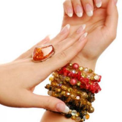 Practic: Cum sa ai unghii rezistente si lungi?