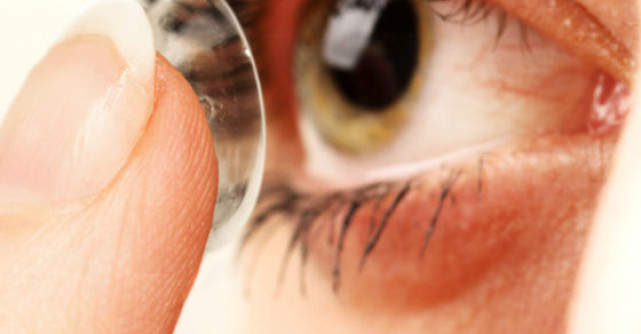 Porti lentile de contact? Iata ce ti se poate intampla