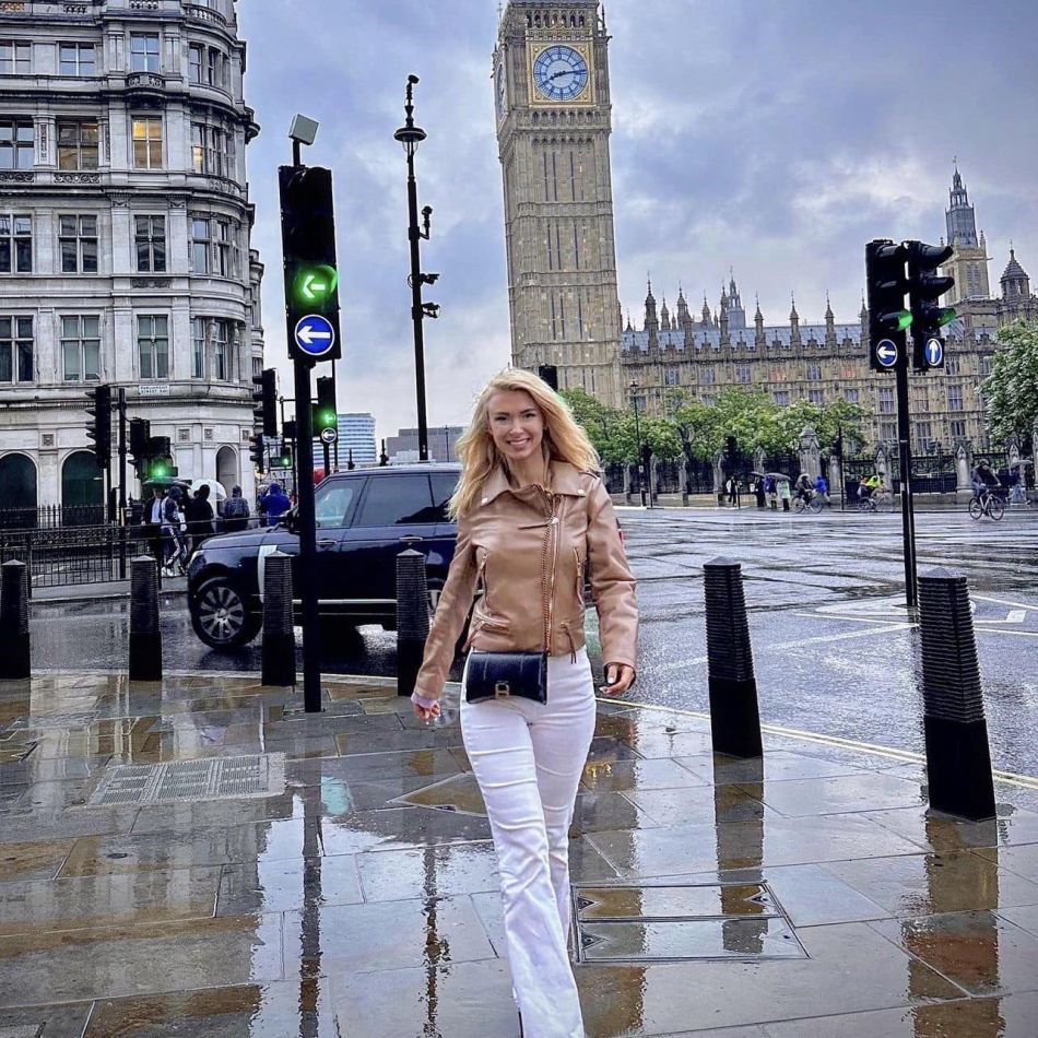 Andreea Bălan, noi imagini alături de Victor Cornea! Artista radiază de fericire în brațele jucătorului de tenis