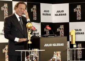 Julio Iglesias, acuzat de agresiuni sexuale de două foste angajate. Plângere depusă în Spania după o anchetă de presă