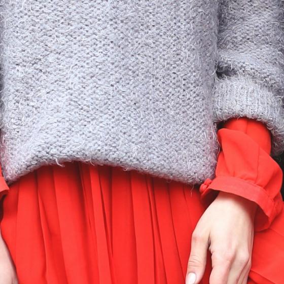 In ce tinute se poarta rochia maxi plisata