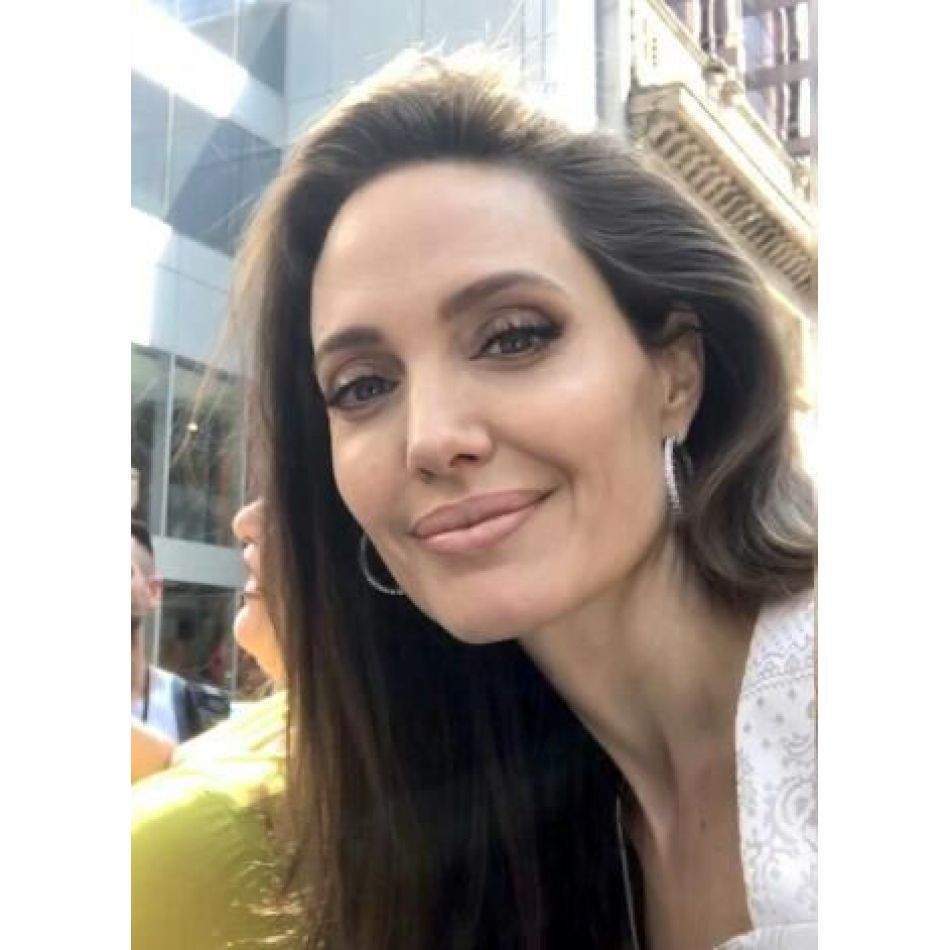 Angelina Jolie a vizitat Ucraina. Actrița a mers la copiii unui internat din Lviv