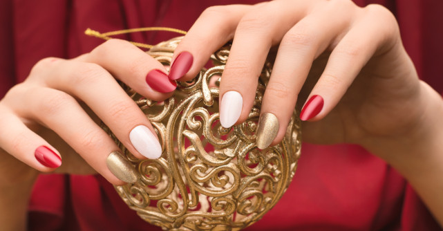 Manichiură perfectă pentru sărbători: 5 modele de unghii pentru Crăciun