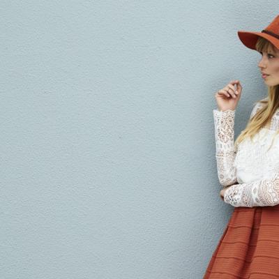 Bluze cu detalii / insertii din dantela