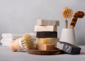 Detergent de vase solid făcut acasă – eficient, blând cu pielea și prietenos cu mediul
