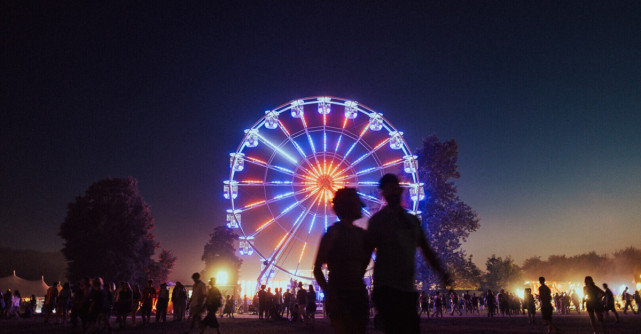 Sport, glam, comedie, invitați speciali și mult zen la Electric Castle. Lista activităților de zi pe domeniul Banffy