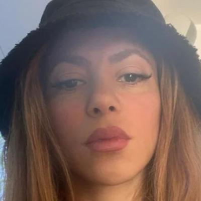 Shakira iubește din nou!Artista are o relație cu Lucien Laviscount, actorul de care s-a îndrăgostit la fimările videoclipului ei