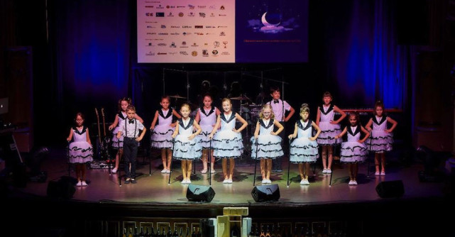 Peste 1.000 de ore de terapie pentru copiii din centrele Autism Voice