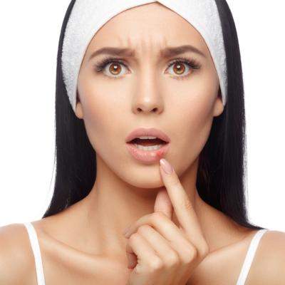 Herpes: simptome, cauze si care sunt posibilele complicatii mai grave