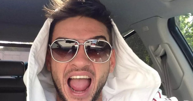 Dorian Popa, cu zâmbetul pe buze la tribunal! Artistul a ajuns în fața magistraților