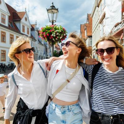 150 + Întrebări pentru prieteni vechi sau noi care vă ajută să vă sudați relația de prietenie  