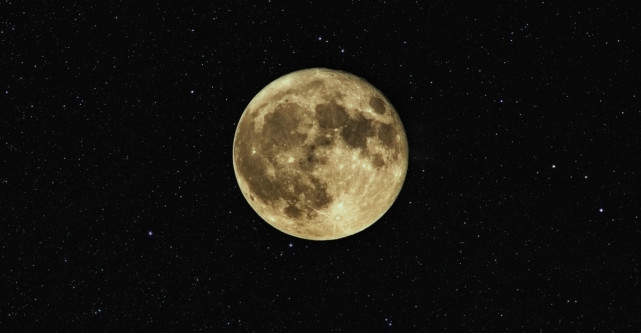 5 moduri in care sa valorifici LUNA PLINA in Varsator