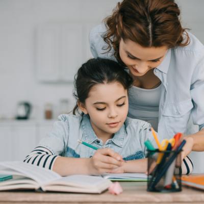 Top 5 cărți despre homeschooling și cum să-ți ajuți copiii la lecții