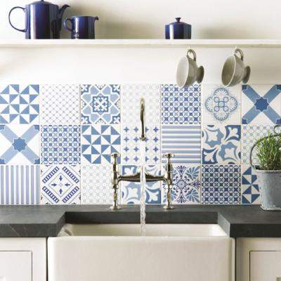 Ce obiecte amplasezi pe blatul de bucatarie?