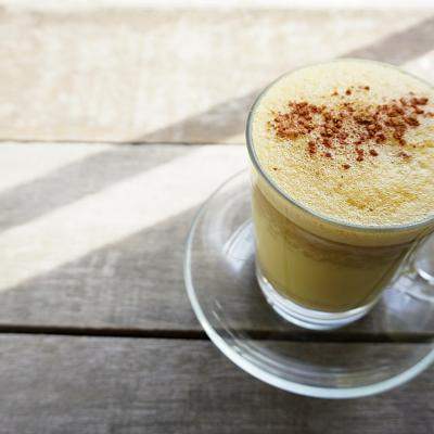 Cum se prepara laptele de aur, cel mai puternic elixir natural