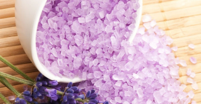 3 Tipuri de saruri de baie care te scapa de celulita