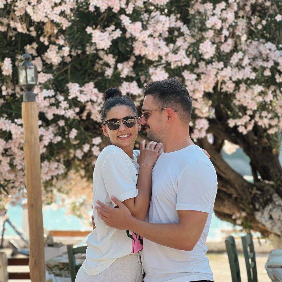 Vlad Gherman a cerut-o în căsătorie pe iubita sa! Reacția Oanei Moșneagu: O stagiune promisă pe viață...