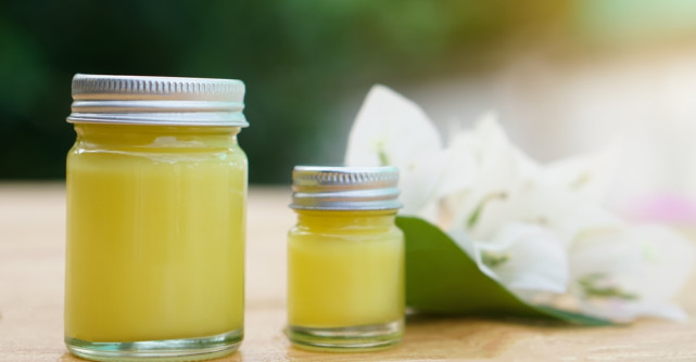 Vaselina - Beneficii, utilizări și tipuri pentru îngrijirea pielii