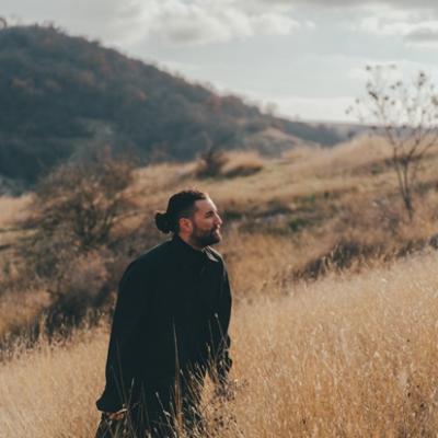 Smiley se lasă „Purtat de vânt” și ajunge la Gina Pistol