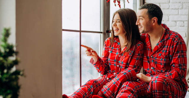 Cum să alegi pijamalele potrivite pentru fiecare sezon: pijamale de iarnă vs. pijamale de vară