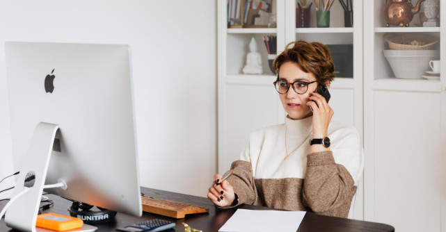 6 semne că managerul tău te manipulează emoțional și cum poți recâștiga controlul