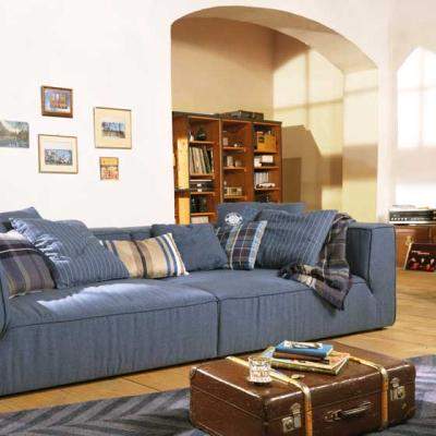 Denimul, de pe catwalk in amenajari interioare