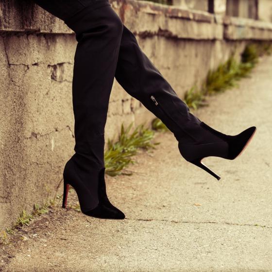 3 tinute smart casual cu cizme peste genunchi