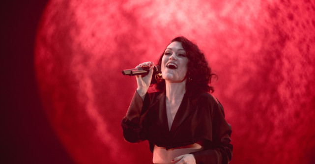 Jessie J, revenire emoționantă după ce a fost diagnosticată cu cancer. Momentul în care și-a adus fiul de 2 ani pe scenă