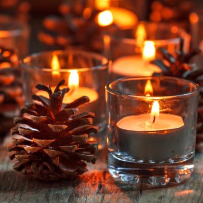7 lumânări parfumate și aromate pentru o atmosferă magică de Crăciun