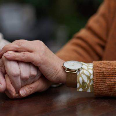 Îmi pare rău. Ești incredibil, dar nu voi putea niciodată să fiu iubita ta și să te iubesc așa cum meriți.