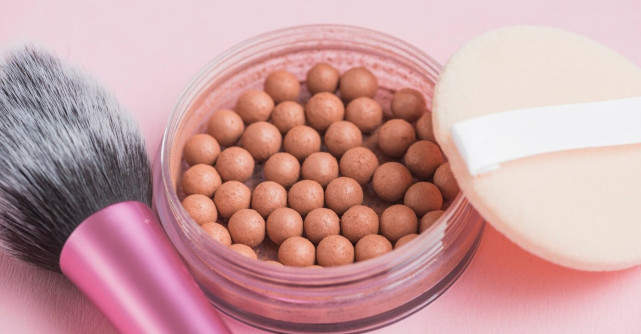 Cum să folosești bronzer-ul pentru a avea un look natural și fresh în această vară