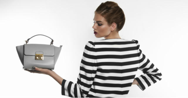 Posete si genti GUESS: modele carora nu le poti rezista