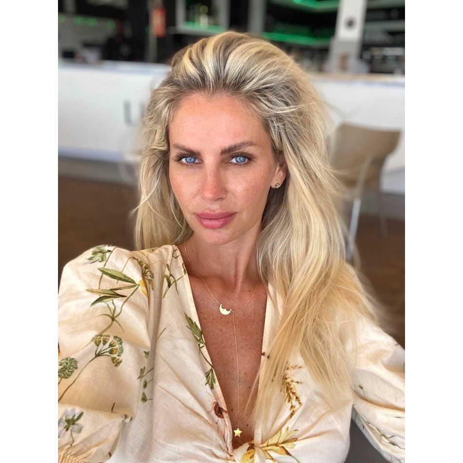 Andreea Bănică, cu ochii în lacrimi atunci când vorbește despre tatăl său. Copilăria artistei a fost marcată de multe bătăi