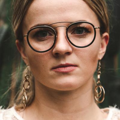 Cerceii masivi rotunzi sunt bijuteriile acestui sezon