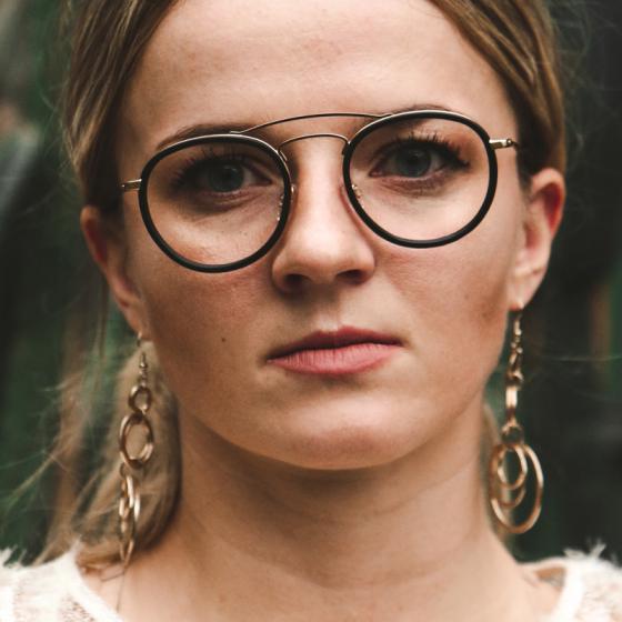 Cerceii masivi rotunzi sunt bijuteriile acestui sezon