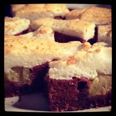 Prajitura cu Rubarba si Bezea