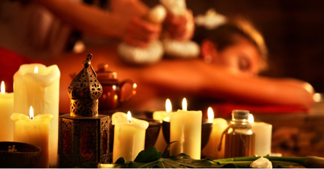 Uleiuri erotice de masaj pentru o noapte de... bis!