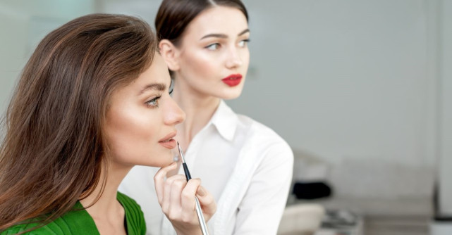 Machiajul ca Artă și Carieră: Cum să Îți Dezvolți Talentul la Școala de Make-up