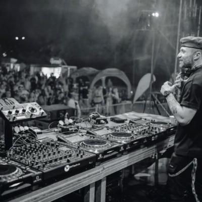 Andrew Dum lansează 'So Good', imnul unei veri pline de petreceri și iubire