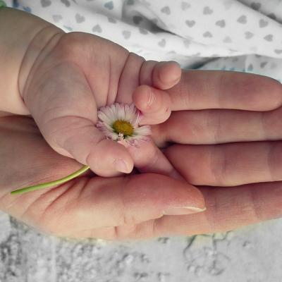 Despre curajul de a da viață și despre iubirea nemărginită. La mulți ani tuturor mamelor! 