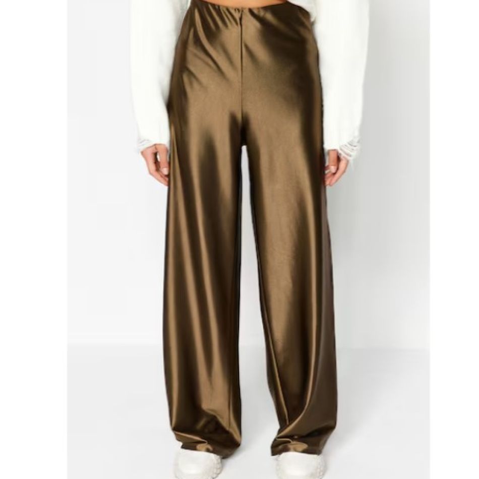 Pantalonii lungi și lejeri, piesele must-have ale verii