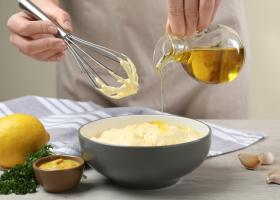 Maioneză de post: 2 rețete simple, cremoase și gustoase, gata în 5 minute