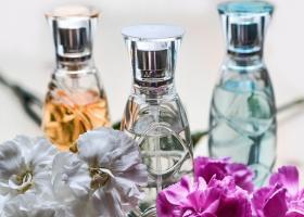 Parfumurile care definesc magia acestui Crăciun