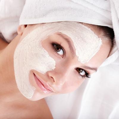 Masti pentru tenul cu probleme: cum scapam de tendinta acneica si de uscaciunea pielii cu ingrediente naturale