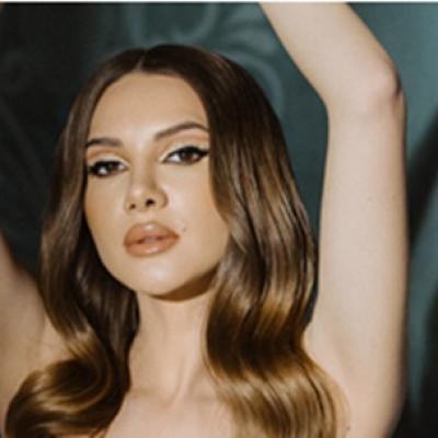 Otilia Bilionera este asaltată de fanii din India