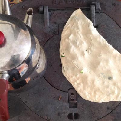 Cum se fac gozleme (turte turcesti subtiri umplute cu tot felul de ingrediente)?